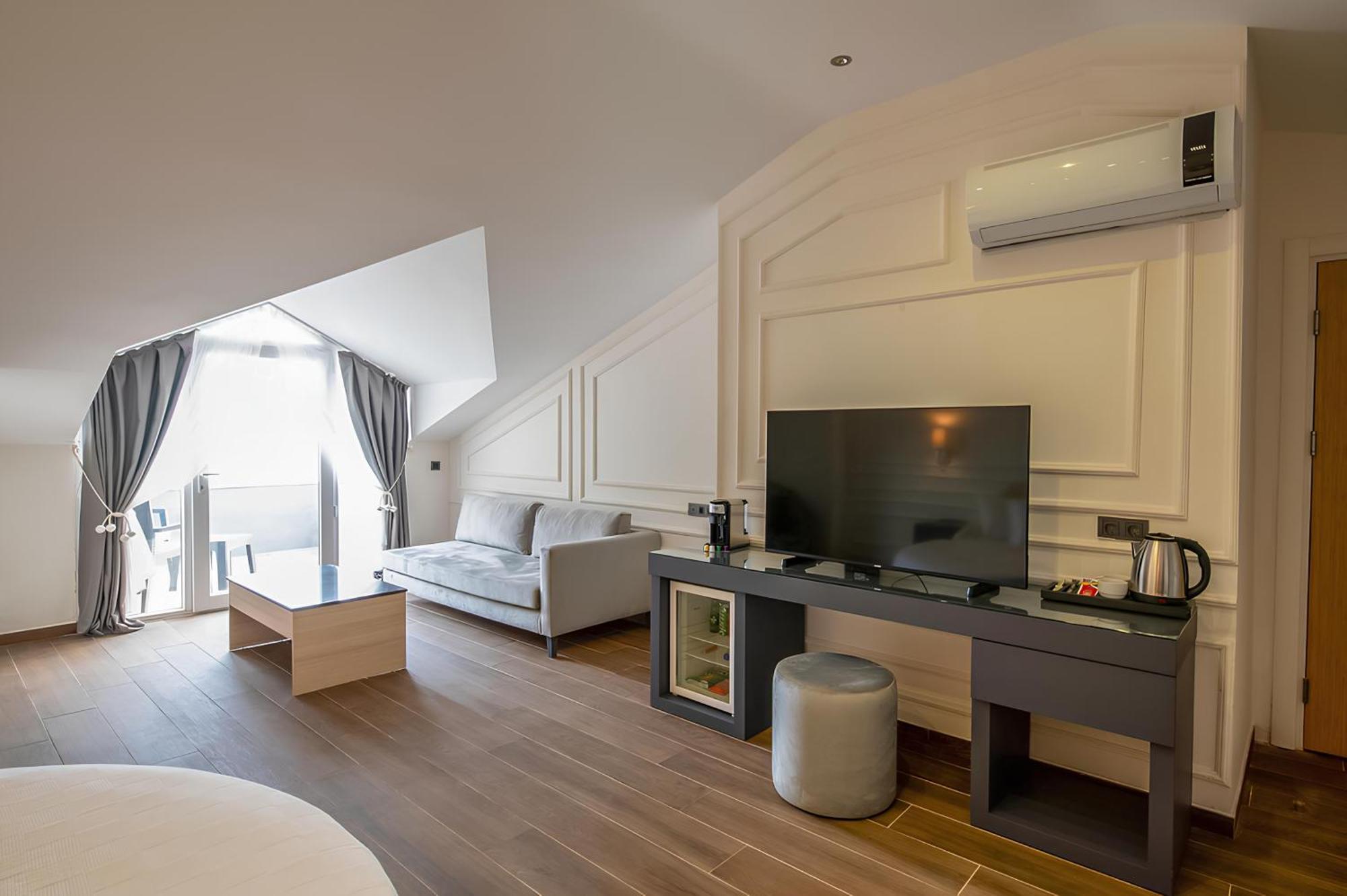 Ramada By Wyndham Fethiye Oludeniz Adult Only Hotel ภายนอก รูปภาพ