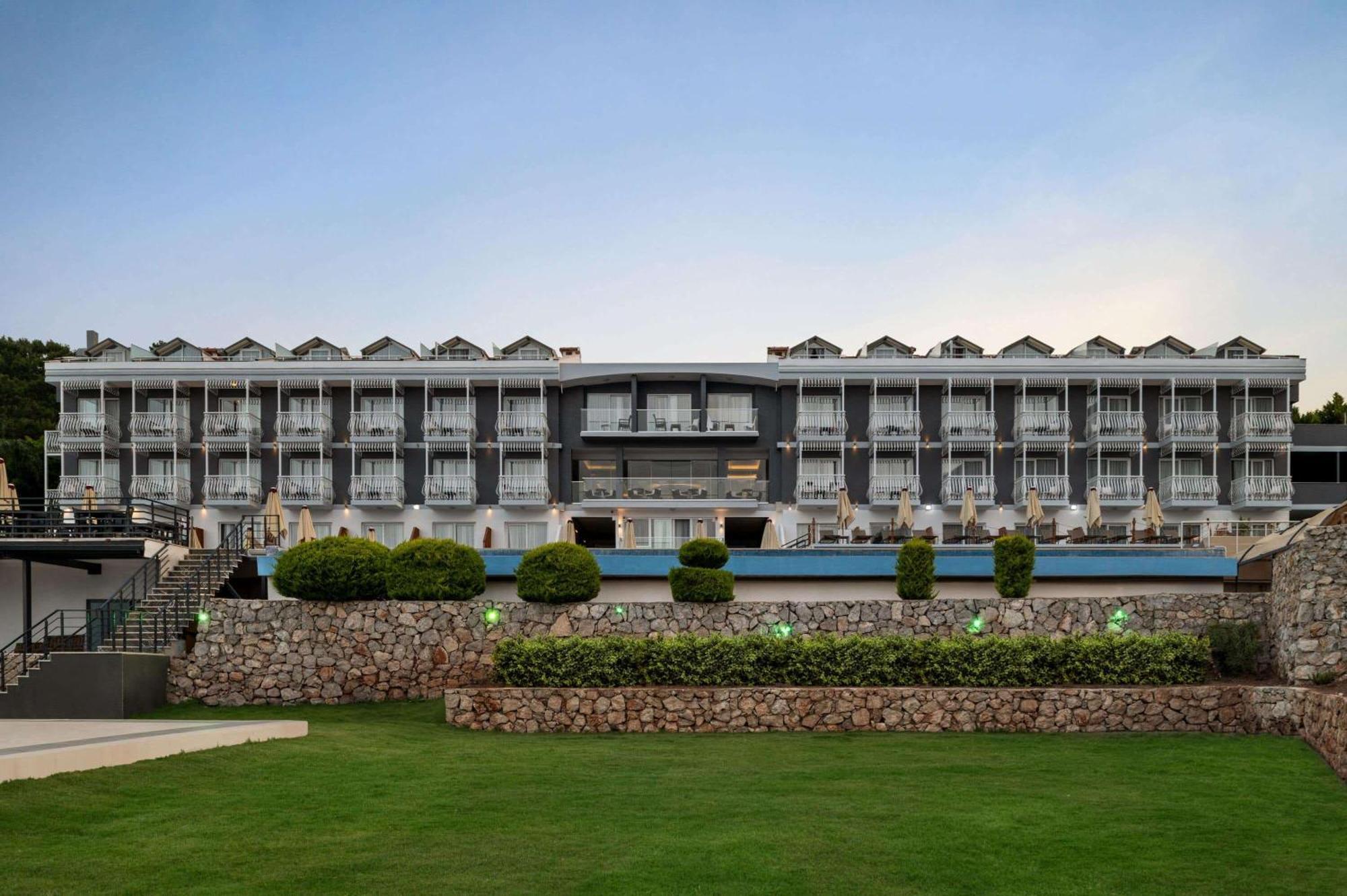 Ramada By Wyndham Fethiye Oludeniz Adult Only Hotel ภายนอก รูปภาพ